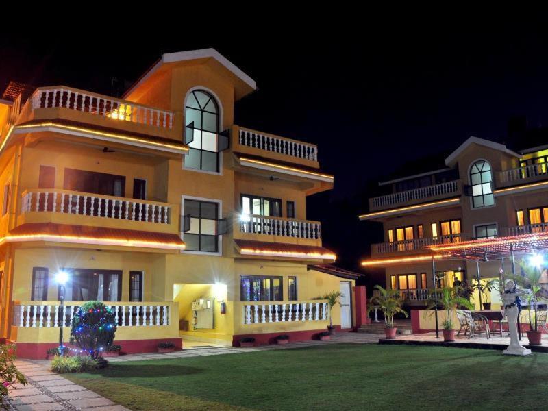Marina Bay Beach Resort Candolim Exterior foto