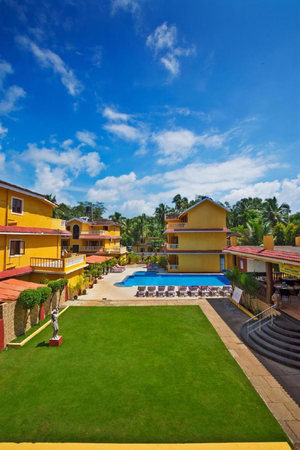 Marina Bay Beach Resort Candolim Exterior foto