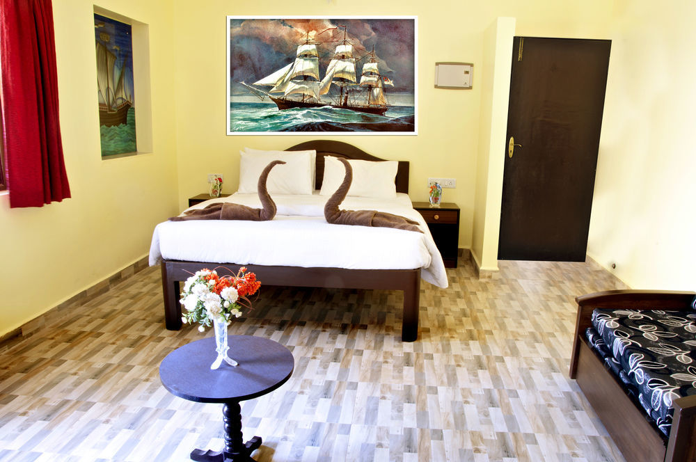 Marina Bay Beach Resort Candolim Exterior foto