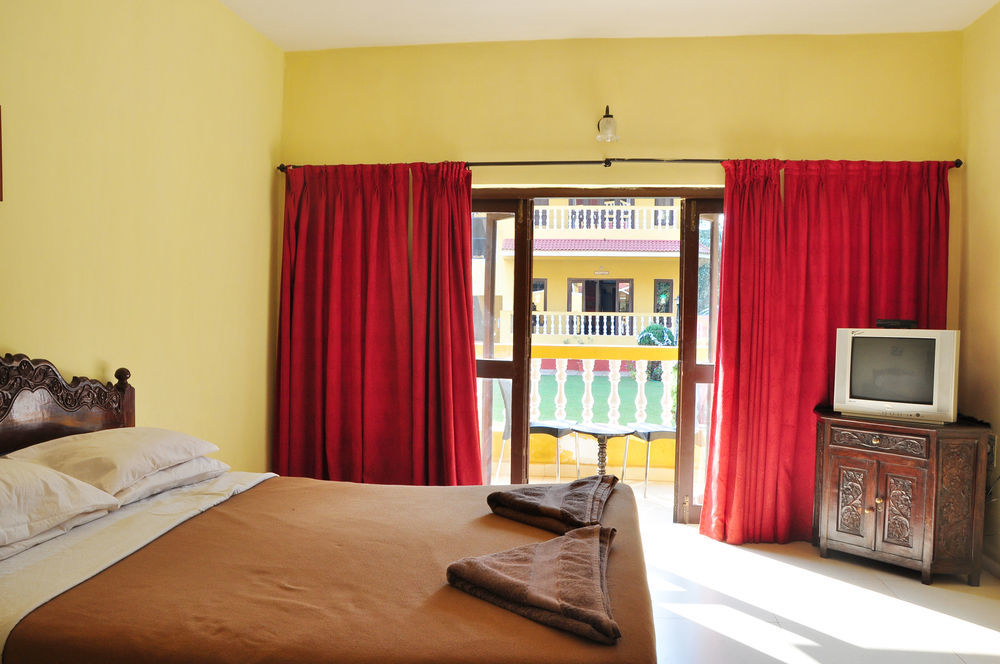 Marina Bay Beach Resort Candolim Exterior foto
