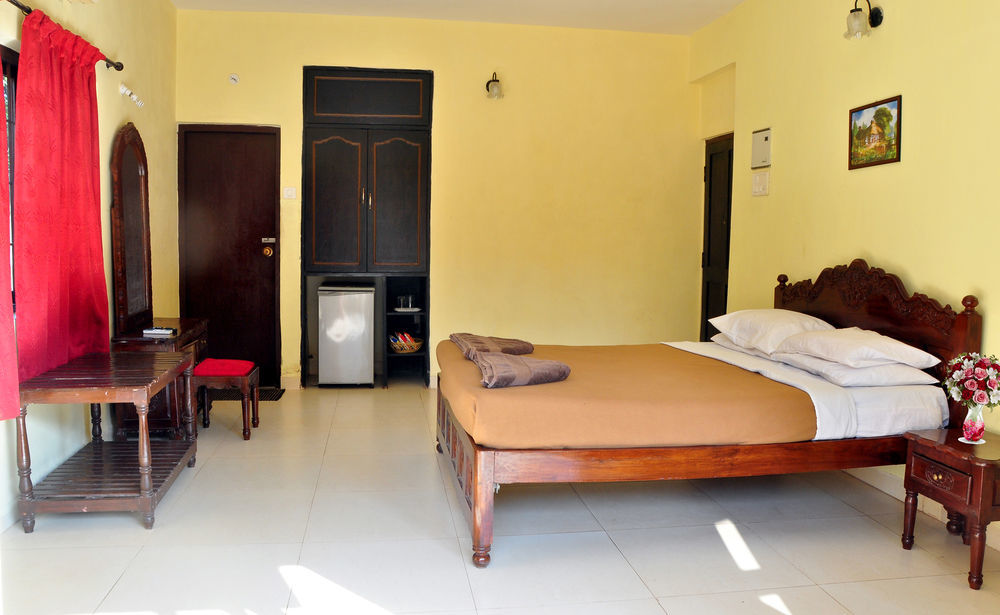 Marina Bay Beach Resort Candolim Exterior foto