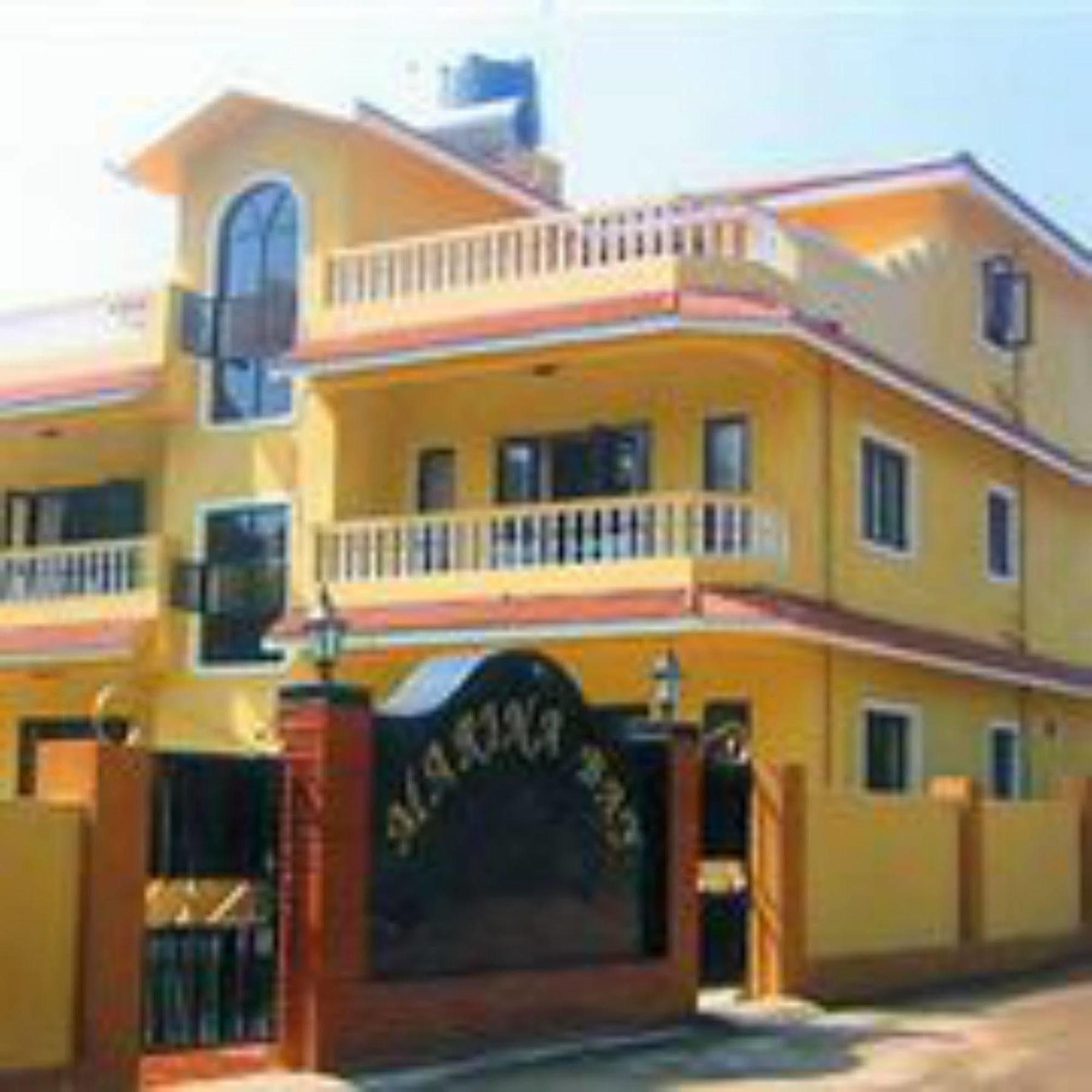 Marina Bay Beach Resort Candolim Exterior foto