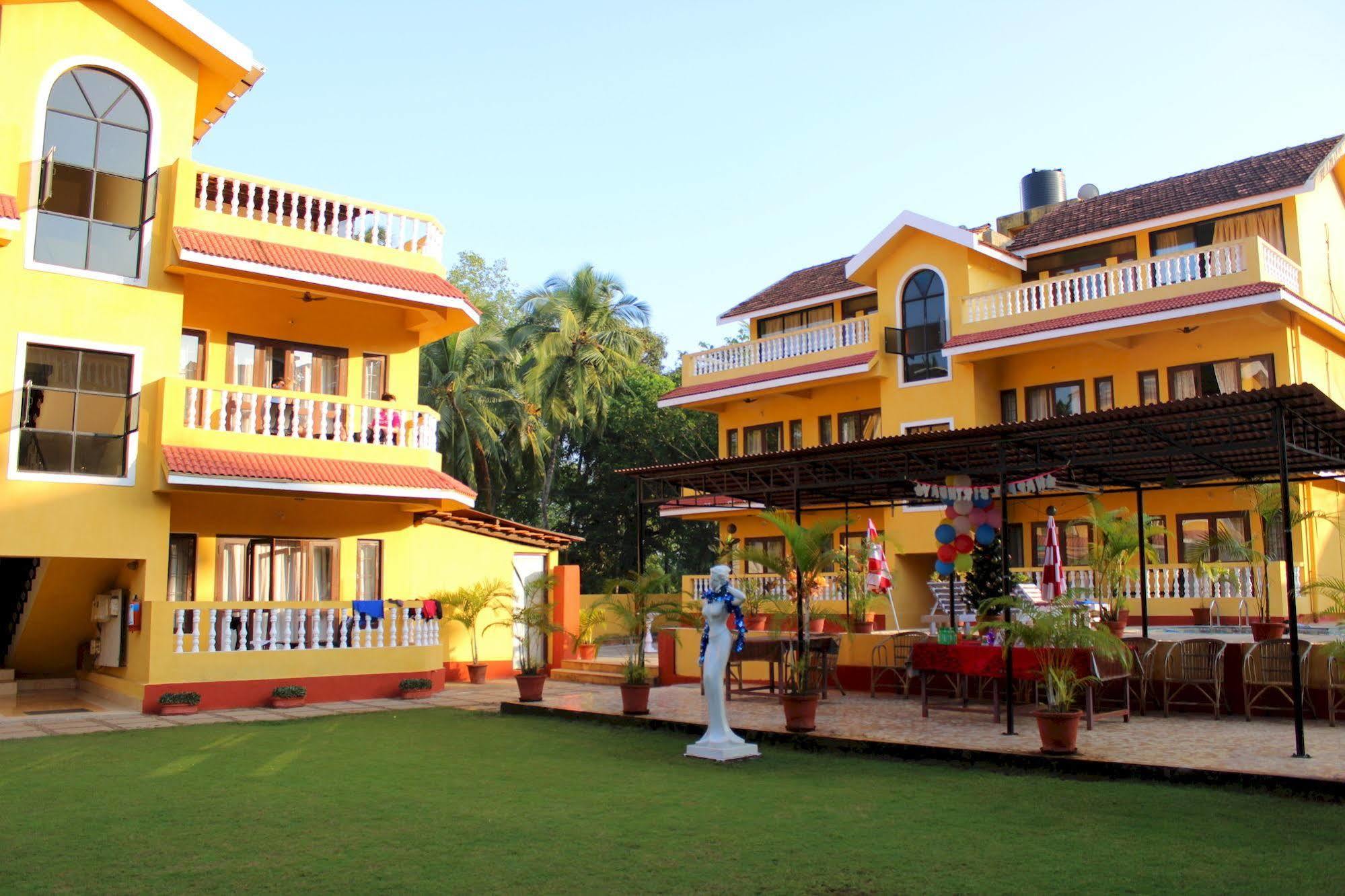 Marina Bay Beach Resort Candolim Exterior foto