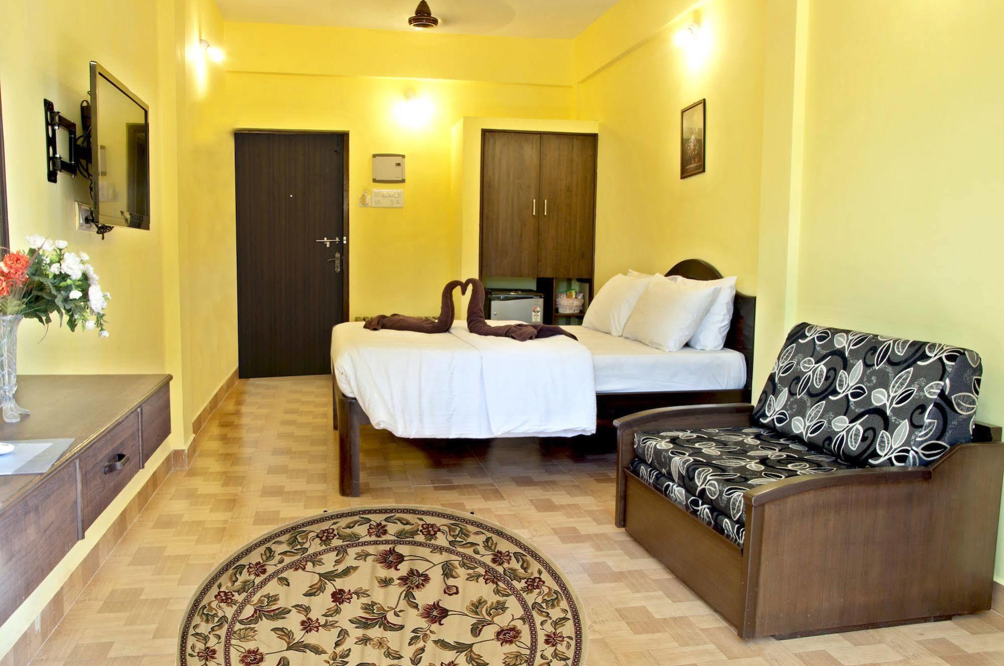 Marina Bay Beach Resort Candolim Exterior foto