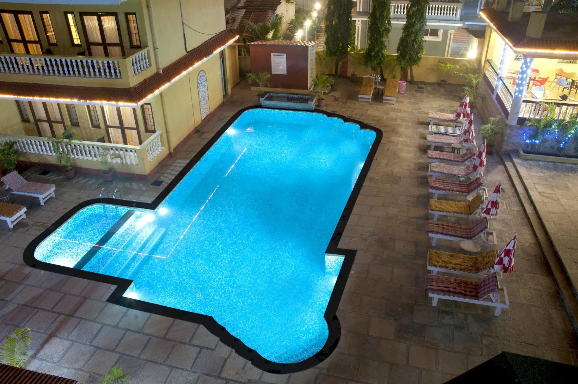 Marina Bay Beach Resort Candolim Exterior foto