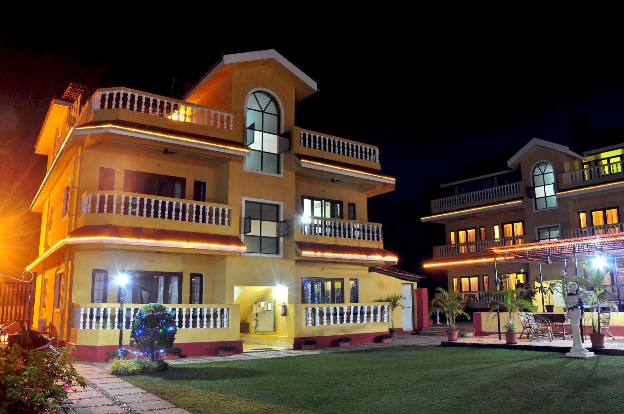 Marina Bay Beach Resort Candolim Exterior foto