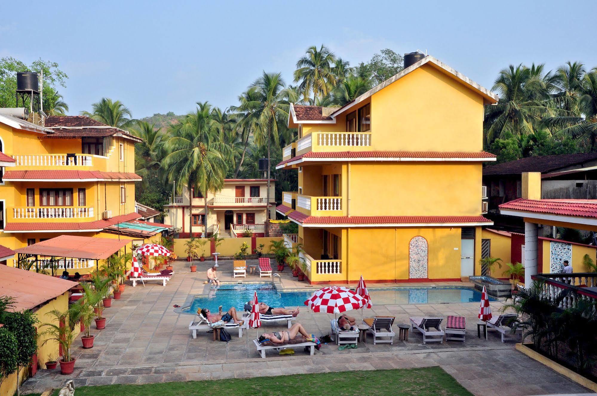 Marina Bay Beach Resort Candolim Exterior foto